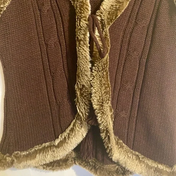 Women’s New Directions Brown Sweater Vest with Faux Fur Trim Size L - Picture 5 of 8